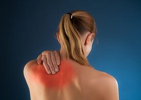 arkadaki sol kürek kemiğinin altında ağrı